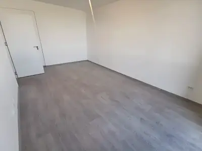 Apartament de inchiriat Sector 6 Bucuresti camera cu parchet